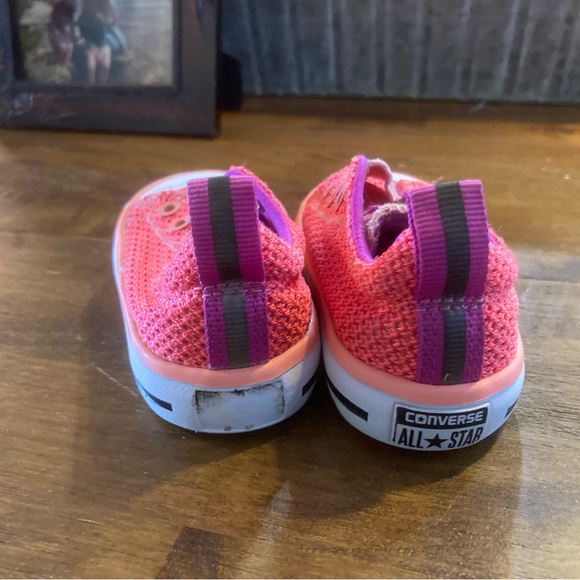 Toddler size 4 slip on converse - Picture 5 of 5